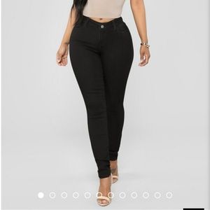Fashion Nova Classic Mid-rise Jeans-Black